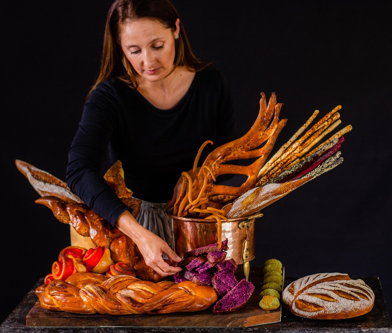 alt="Séance photo publicitaire de produits de boulangerie avec un artisan boulanger – Pixato.fr"