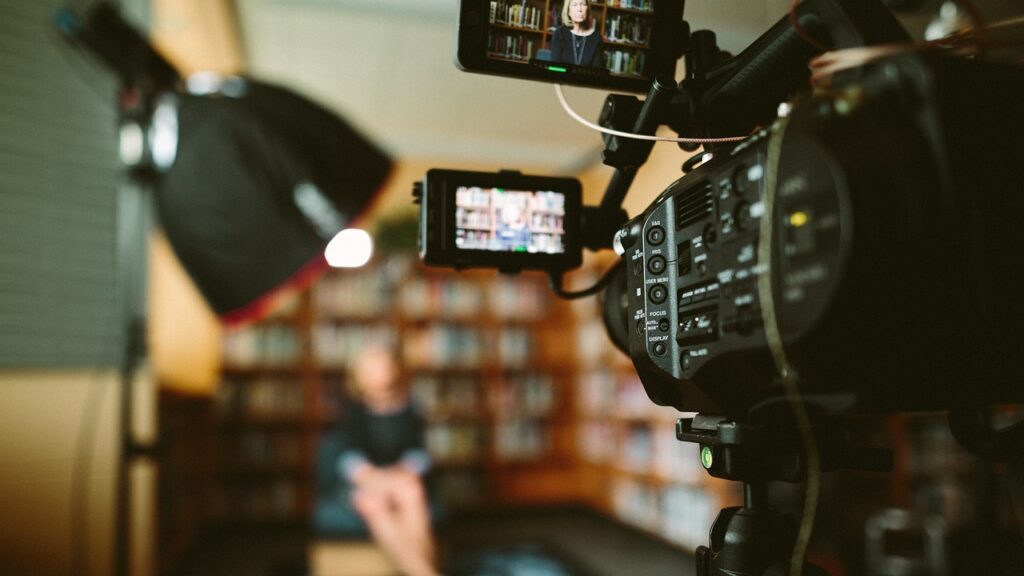 alt="Production vidéo professionnelle en Corse par Pixato.fr – Tournage et montage vidéo sur-mesure pour vos projets visuels"